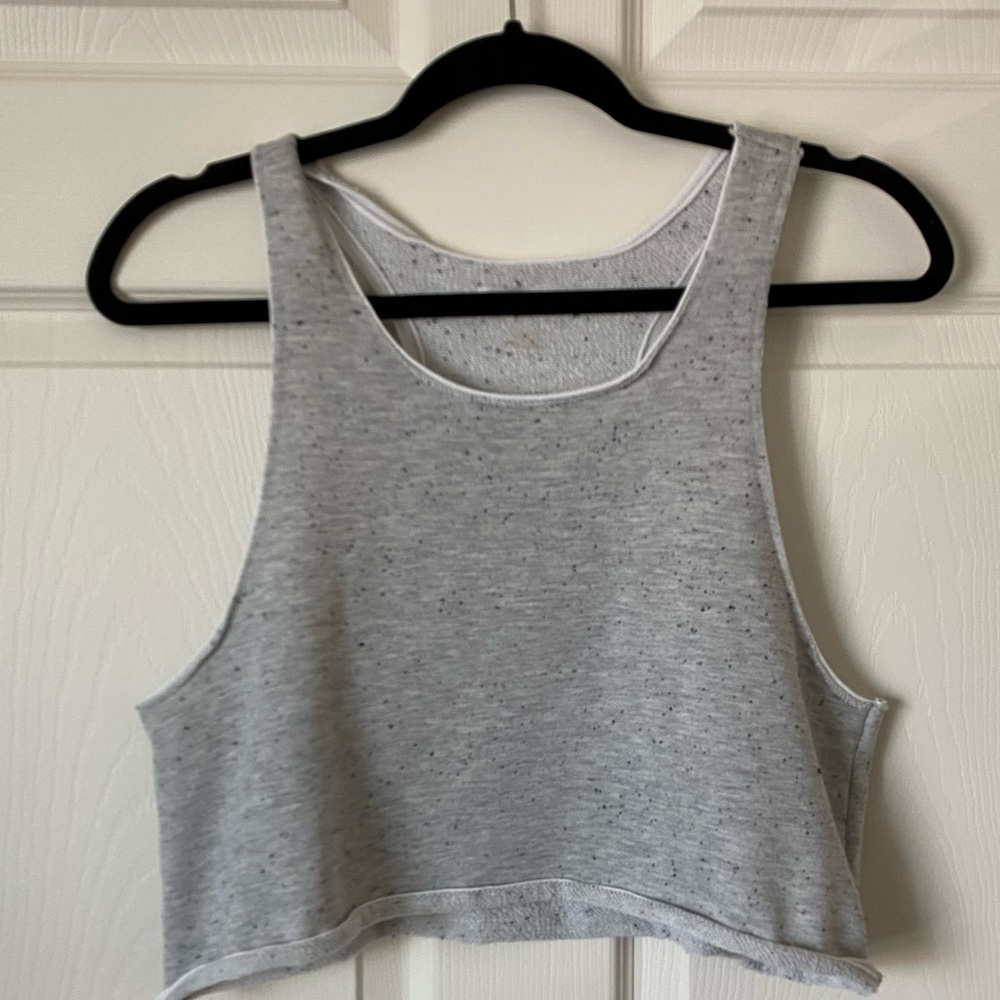 Muscle tee worn out crop